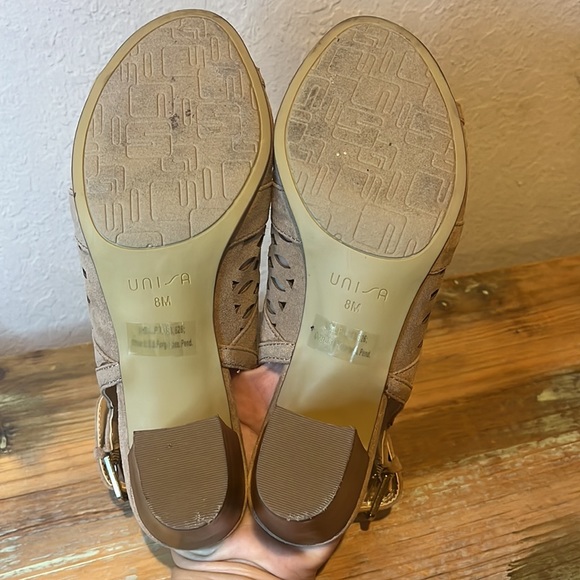 Unisa "Unperle" perforated chunky heel cage sandal size 8 Like New - Picture 7 of 8